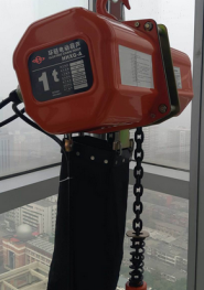 环链电动向日葵黄色网站和千斤顶之间的较量